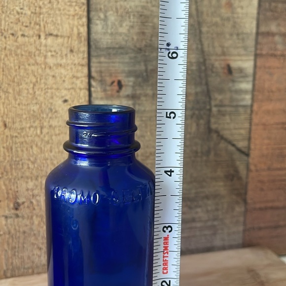 Vintage lot of cobalt blue glass bottles - Picture 3 of 8